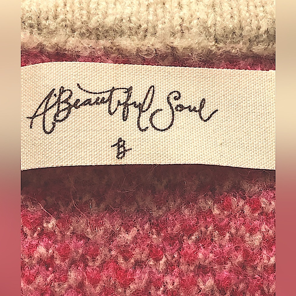 A Beautiful Soul Oversized Lip Design Fluffy Sweater. Woman’s Size b, 18/20 - Picture 2 of 10